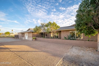 4901 Greenway Rd, Glendale, AZ 85306