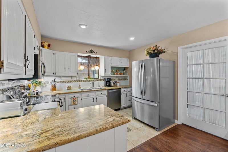 49011 7th Ave, New River, AZ 85087