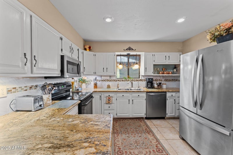 49011 7th Ave, New River, AZ 85087