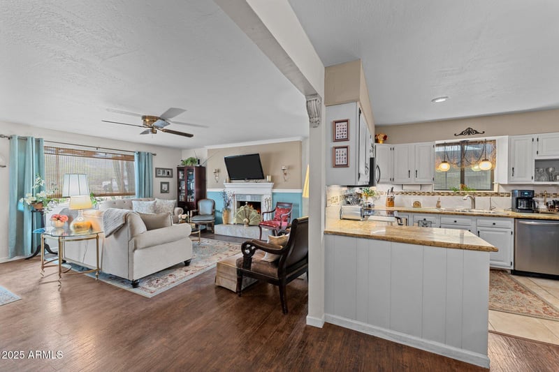 49011 7th Ave, New River, AZ 85087