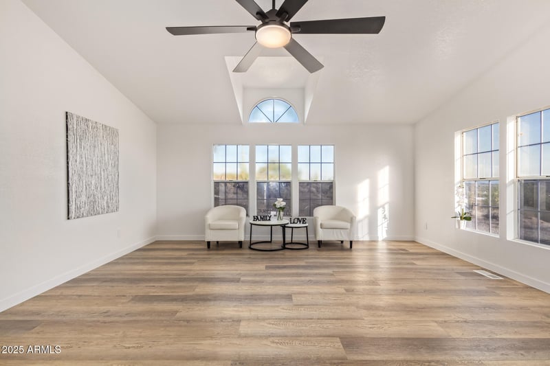 49039 24th Ave, New River, AZ 85087