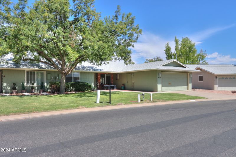 4906 E Lake Point Cir, Phoenix, AZ 85044