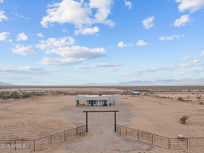 49102 530th Ave, Aguila, AZ 85320