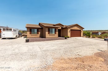 49115 1st Ln, New River, AZ 85087