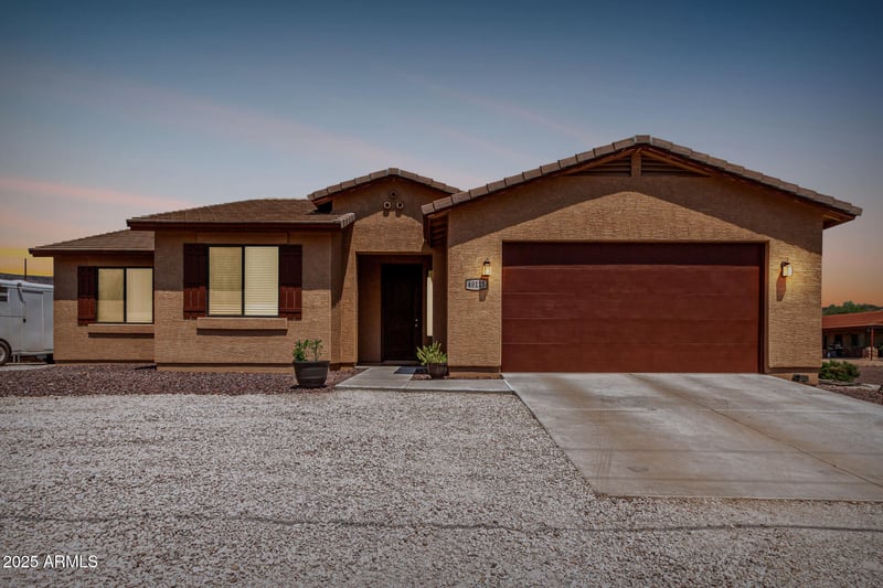 49115 1st Ln, New River, AZ 85087