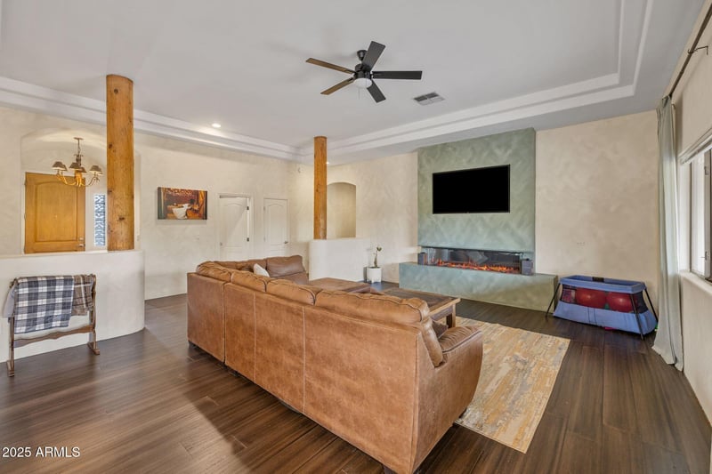 49123 13th Ave, New River, AZ 85087