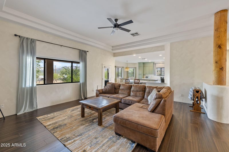 49123 13th Ave, New River, AZ 85087