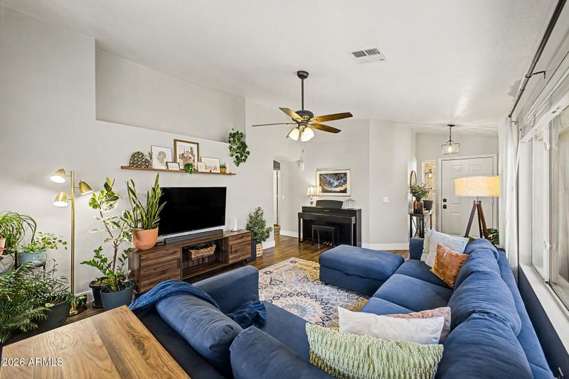 4914 W Oraibi Dr, Glendale, AZ 85308