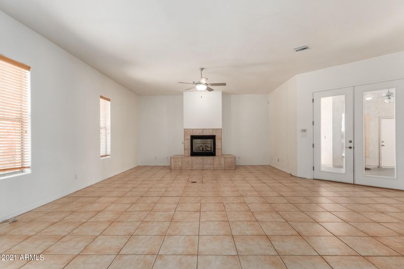 4914 W Saguaro Park Ln, Glendale, AZ 85310