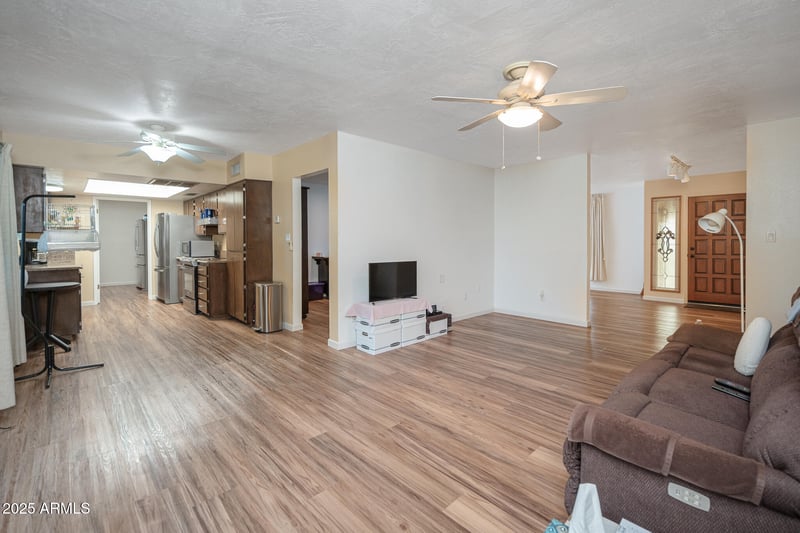 4915 Larkspur Dr, Glendale, AZ 85304
