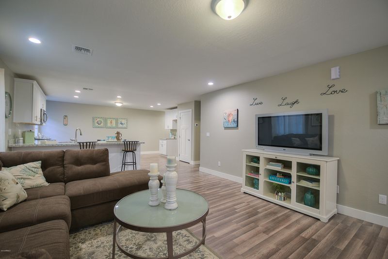 4925 S 11th St, Phoenix, AZ 85040