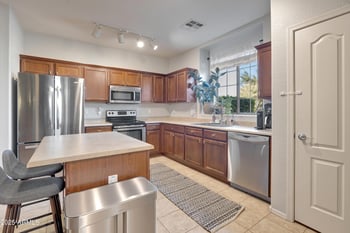 4927 Escuda Dr, Glendale, AZ 85308