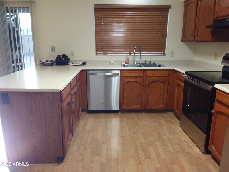 4927 Villa Maria Dr, Glendale, AZ 85308