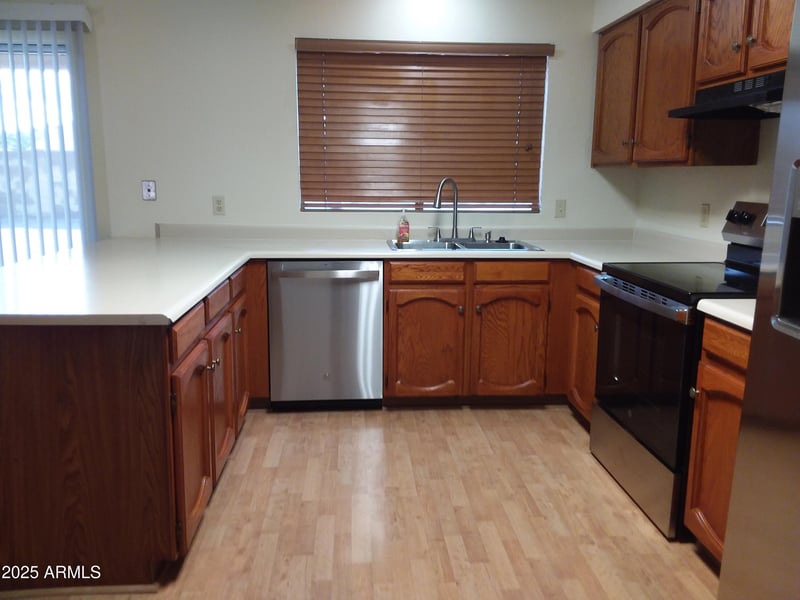 4927 Villa Maria Dr, Glendale, AZ 85308