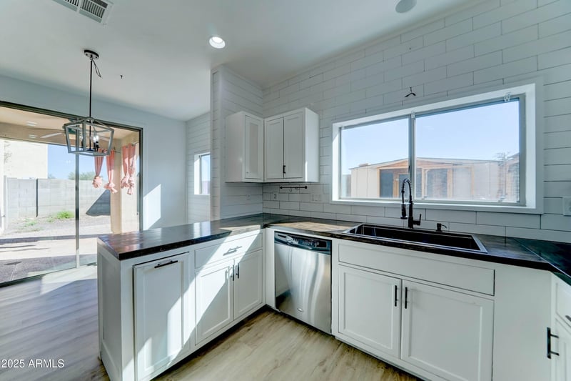 4933 108th Ave, Phoenix, AZ 85037