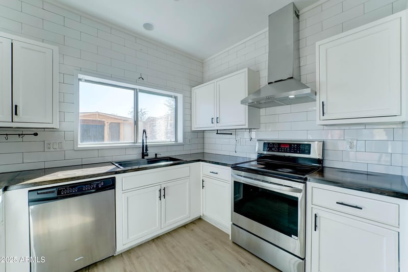 4933 108th Ave, Phoenix, AZ 85037
