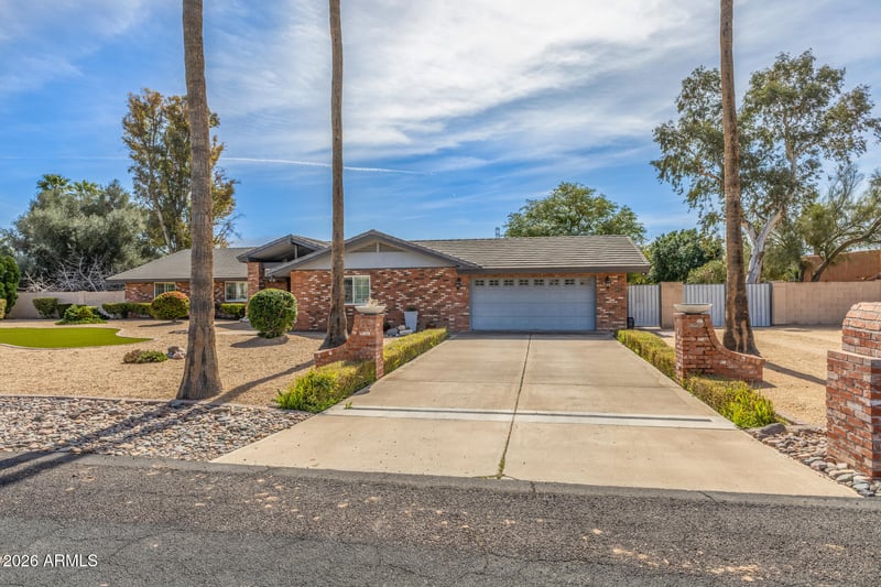 4933 Fallen Leaf Ln, Glendale, AZ 85310