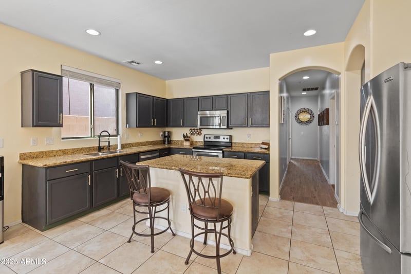 4933 Melody Ln, Laveen, AZ 85339