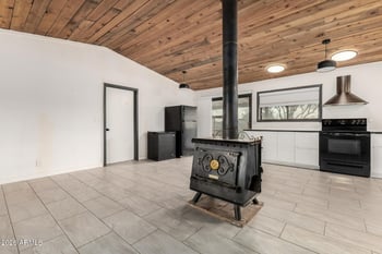 49416 26th Ave, New River, AZ 85087