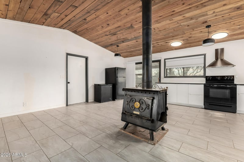 49416 26th Ave, New River, AZ 85087
