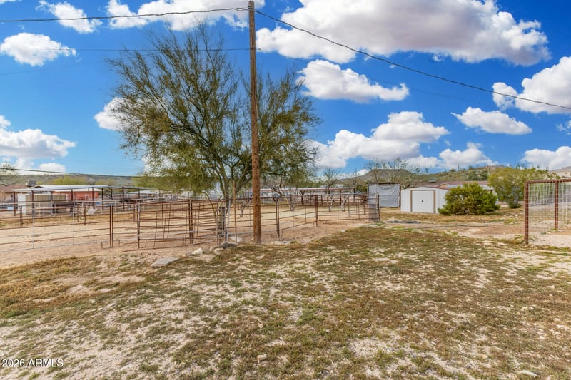 49416 26th Ave, New River, AZ 85087
