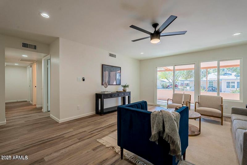 4946 Lake Point Cir, Phoenix, AZ 85044