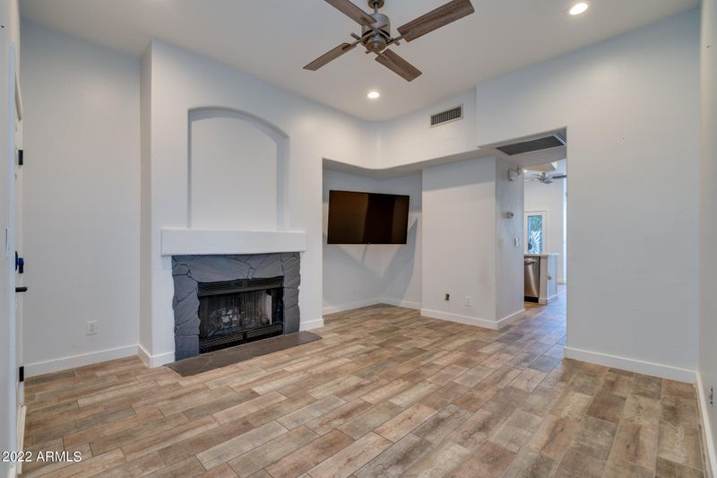 4955 E Indian School Rd #11, Phoenix, AZ 85018