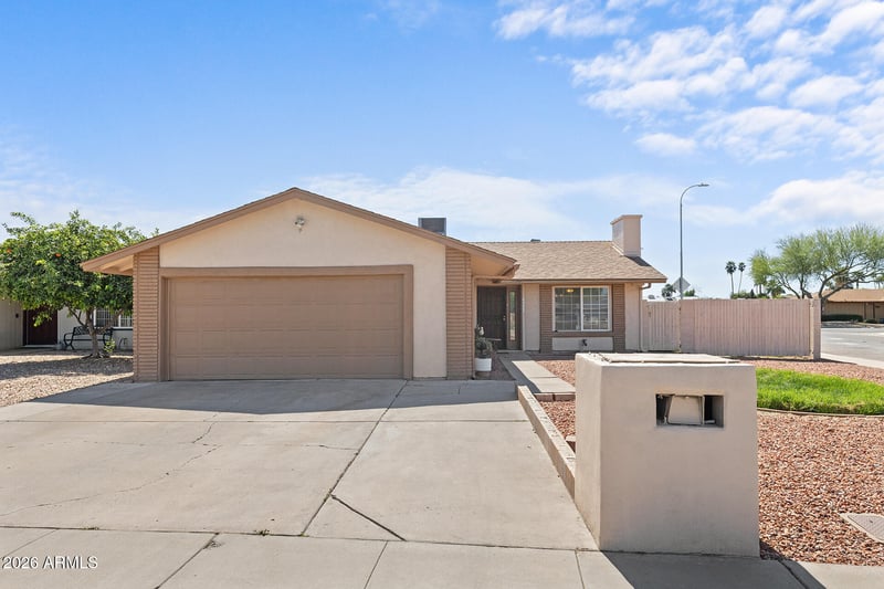 4955 W Golden Ln, Glendale, AZ 85302