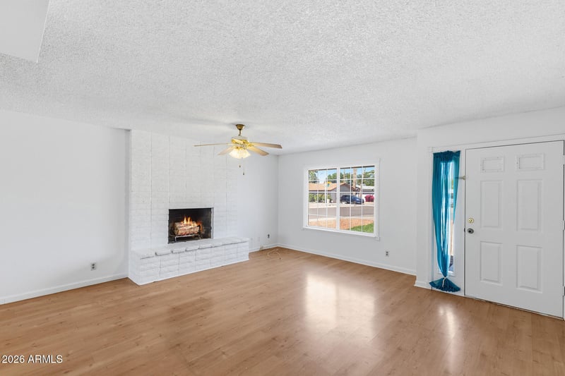 4955 W Golden Ln, Glendale, AZ 85302