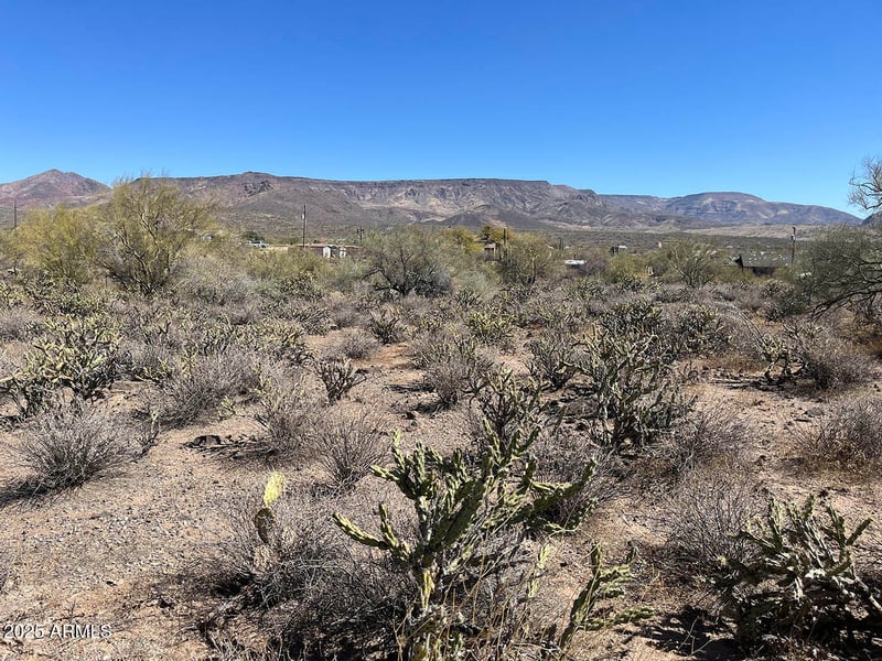 49625 15th Ave, New River, AZ 85087