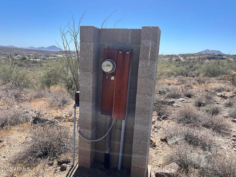 49625 15th Ave, New River, AZ 85087