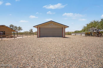 49631 27th Ave, New River, AZ 85087