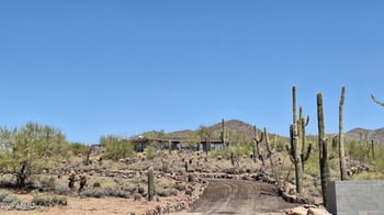 49636 15th Ave, New River, AZ 85087