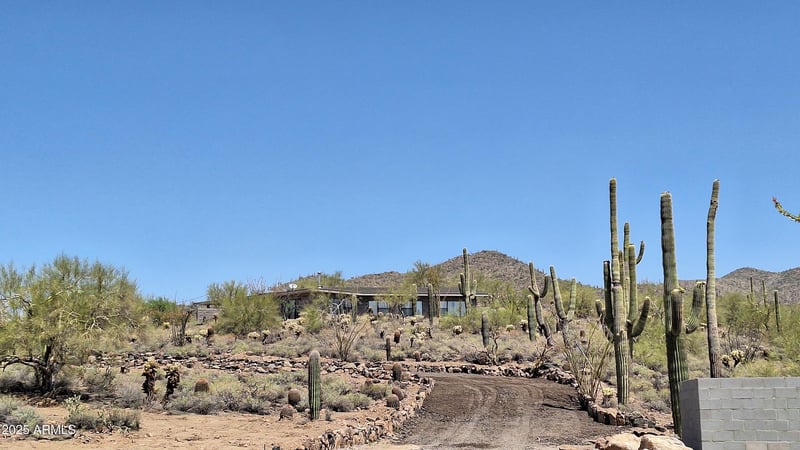 49636 15th Ave, New River, AZ 85087