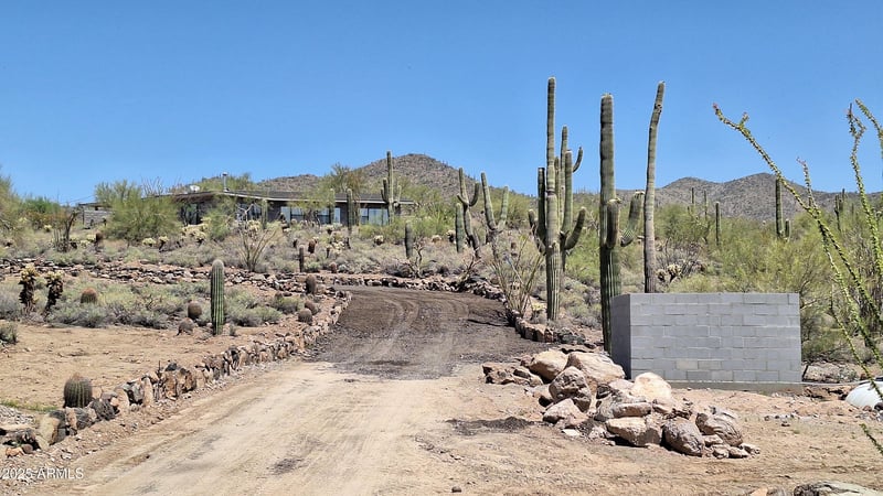 49636 15th Ave, New River, AZ 85087