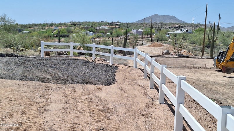 49636 15th Ave, New River, AZ 85087