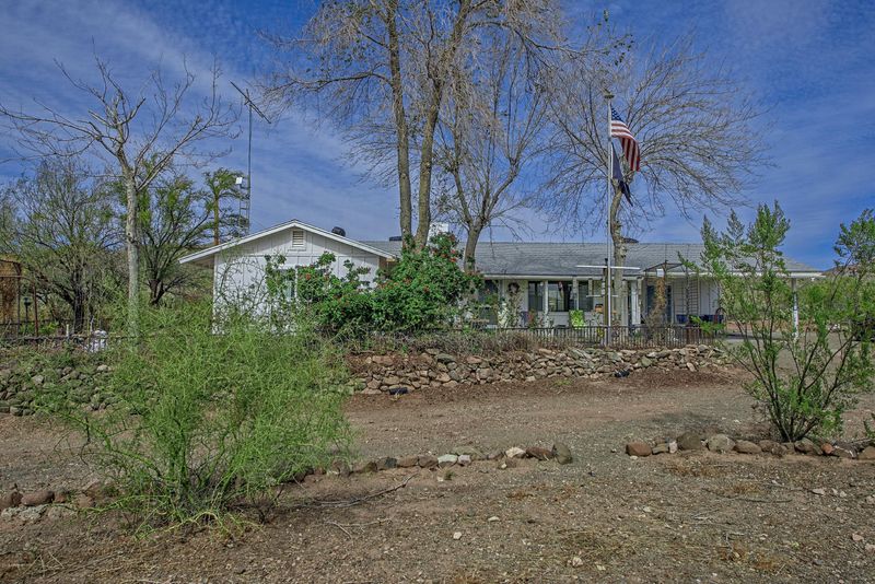 49643 N 7th Ave, New River, AZ 85087