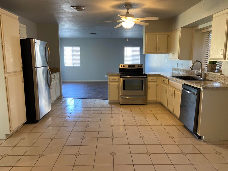 4976 W Villa Rita Dr, Glendale, AZ 85308