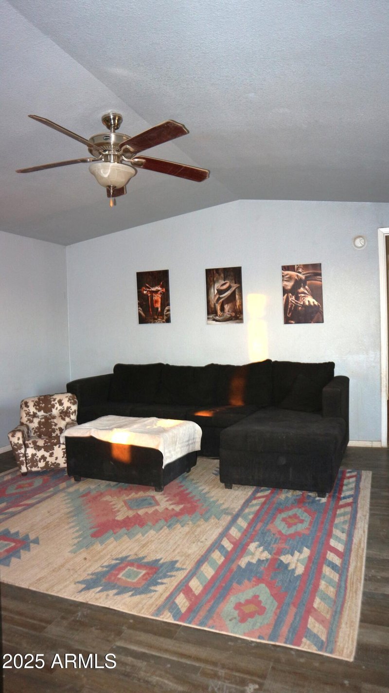 49815 Eagle View Dr, Aguila, AZ 85320