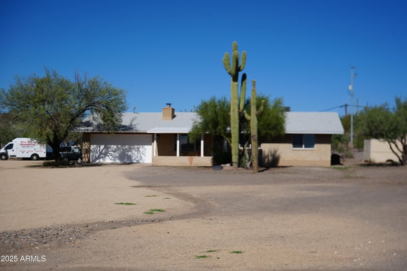 49821 27th Ave, New River, AZ 85087
