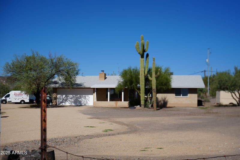 49821 27th Ave, New River, AZ 85087
