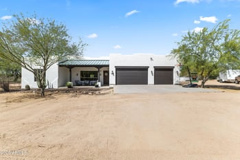 49826 21st Dr, New River, AZ 85087