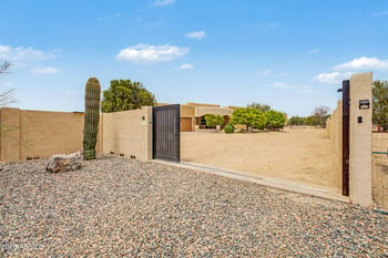 49904 N 21st Dr, New River, AZ 85087