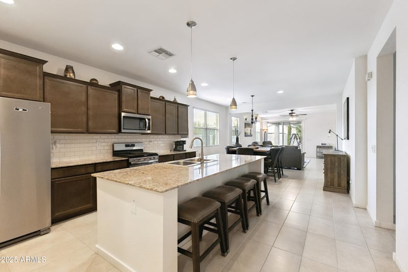 500 Nikita Dr, San Tan Valley, AZ 85140