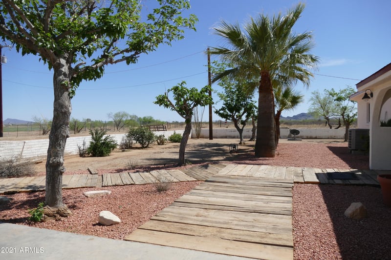 50027 N Eagle St, Aguila, AZ 85320