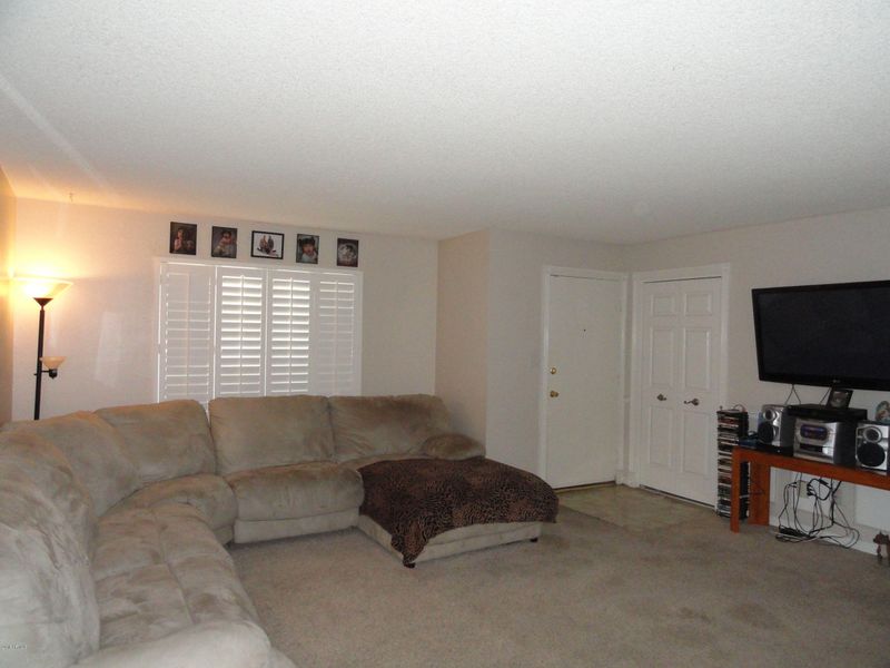 5006 W New World Dr, Glendale, AZ 85302