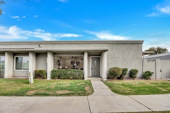 5009 New World Dr, Glendale, AZ 85302