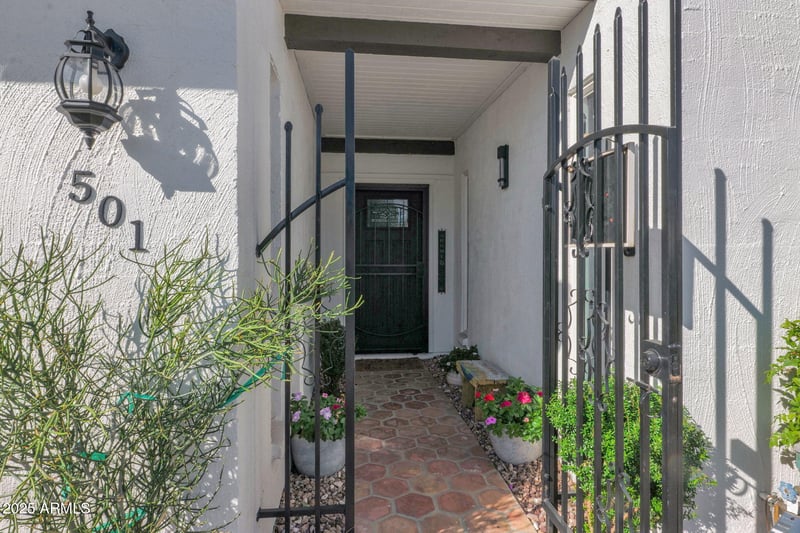 501 Calavar Rd, Phoenix, AZ 85022