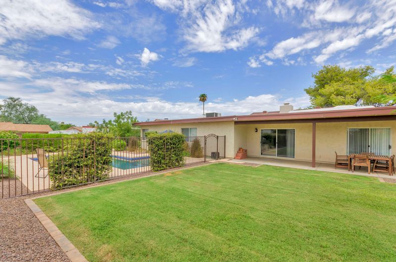 501 E Canterbury Ln, Phoenix, AZ 85022