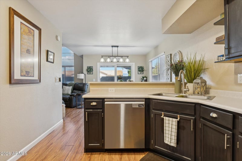 501 Sunrise Dr, Gilbert, AZ 85233
